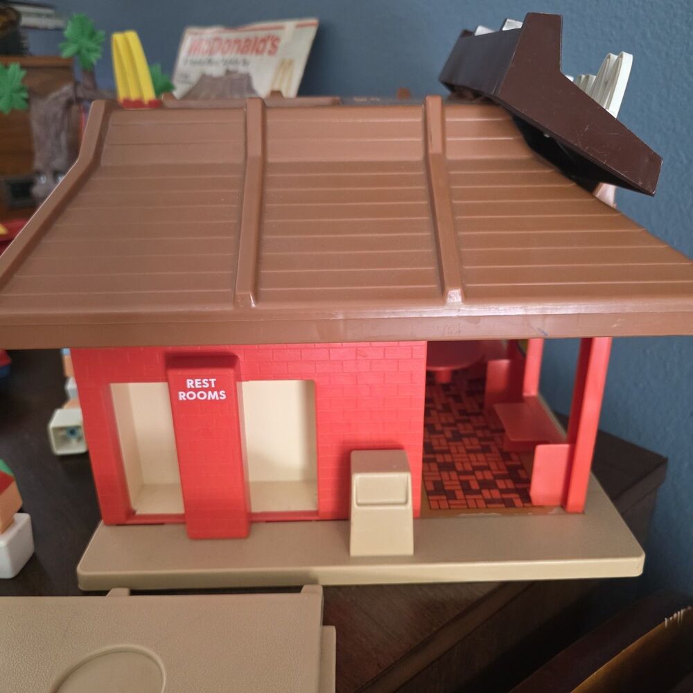Vintage 1974 Playskool McDonalds Restaurant Familiar Places Play set Train Track - Picture 12 of 14